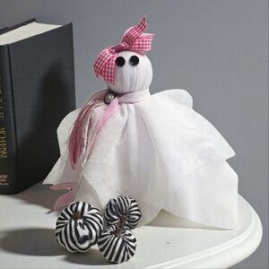 Halloween Bedspring Ghost Decor with Pink Bow & Pumpkins Homecrafted